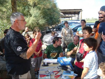 L'anellament d'ocells atreu visitants a la reserva de Sebes. EL PUNT AVUI