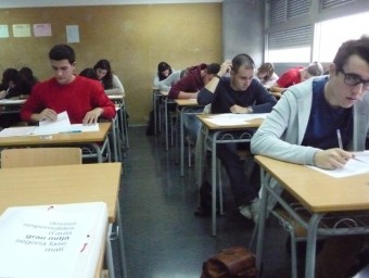 Aula d'examen a la localitat de Torrent de l'Horta. ESCORCOLL