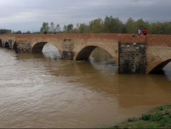 L'aigua al pont vell de Castelló d'Empúries click art foto / joan castro