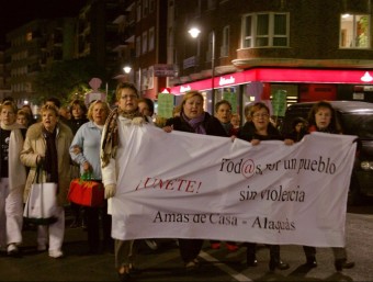 Manifestació de les organitzacions de dones pels carrers del poble. CEDIDA