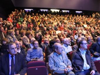 El teatre de la Lira , ple en el dia de l'estrena. La sala té capacitat per a més de 250 persones D.M