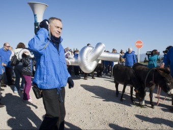 Un parell de burros van encapçalar la protesta contra el Xerta-Sénia. TJERK VAN DER MEULEN