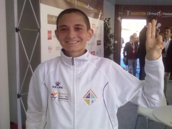 Marta Esteban després de concloure la marató de València. EL PUNT/ AVUI
