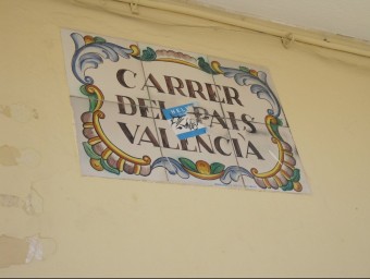 Rètol actual del carrer País Valencià al municipi valencià de Montserrat. EL PUNT AVUI