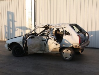 El cotxe que conduïa la víctima, després de l'accident. ACN