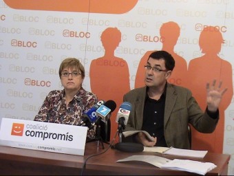 El Síndic de Compromís, Enric Morera i la Secretària Comarcal del Bloc, Pepa Izquierdo presenten les propostes a Gandia. CEDIDA