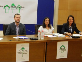 Jordi Juan, Karina Vercher i Vanessa Martí, presenten el Fòrum. CEDIDA