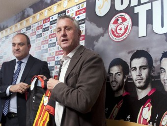 Andreu Subies i Johan Cruyff , en la presentació de la llista de convocats de Catalunya per al partit de divendres que ve al Lluís Companys contra Tunísia. JOSEP LOSADA