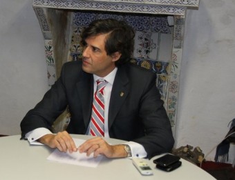 L'alcalde de Paterna, Lorenzo Agustí al despatx d ela cova municipal. ARXIU