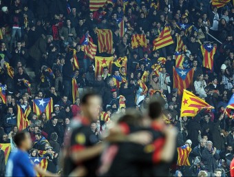 Els jugadors catalans celebren un gol en el darrer partit de la selecció, que avui torna al Lluís Companys Q. PUIG