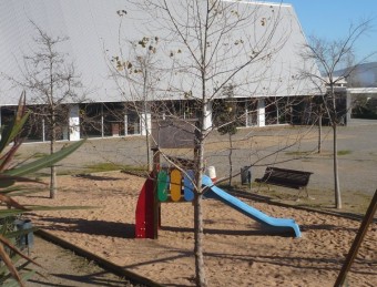 El centre cívic multifuncional anirà a la zona que ara ocupa el parc infantil. EL PUNT AVUI