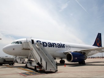 Imatge d'arxiu d'un avió de la companyia Spanair a les pistes de l'aeroport de Barcelona ACN
