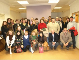 Voluntaris i aprenents de la primera tongada del Voluntariat pel Valencià. EL PUNT