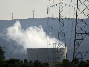 Vista d'una torre de refrigeració del complex nuclear d'Ascó JOSÉ CARLOS LEÓN / ARXIU