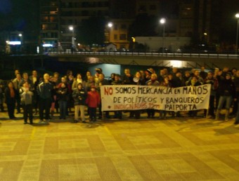 Concentració contra la taxa TAMER a les portes de l'Ajuntament. ESCORCOLL