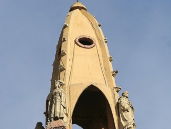 El campanar de Creixell va ser restaurat el 1917 per l'arquitecte modernista Josep Maria Jujol, ARXIU
