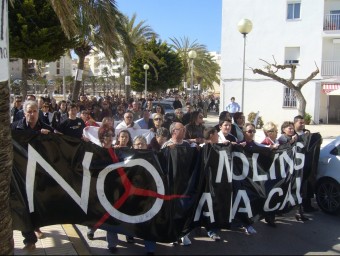 Els manifestants van dirigir-se fins la platja de Pixavaques. L.M