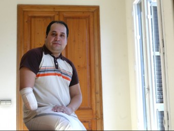Leonardo Agustín Ganchozo, de 37 anys, va explicar ahir l'accident laboral que va patir el desembre passat QUIM PUIG