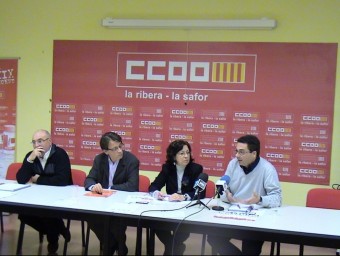 Conferència de premsa on partits i sindicats fan la comunicació. EL PUNT-AVUI