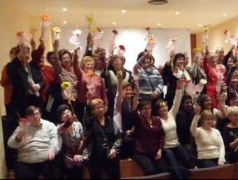 Les persones participants en acabant el recital de poemes. ESCORCOLL