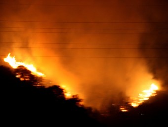 Les flames de l'incendi de Baix Pallars s'han fet més visibles a la nit ACN