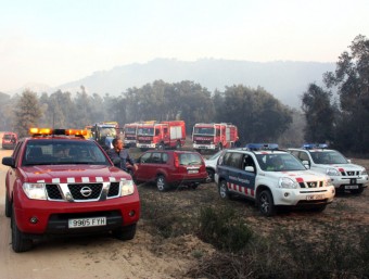 Mossos d'Esquadra i Bombers de la Generalitat treballant en el foc de Santa Cristina d'Aro ACN