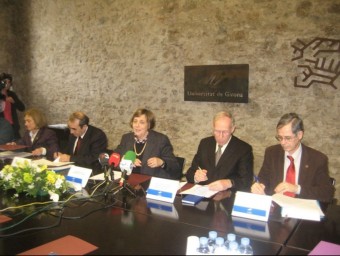 Signatura a la Universitat de Girona d'un Pol de Recerca i d'Ensenyament Superior Transfronterer Pirineus Mediterrani (PRES-PM), el 21 de març 2010, ARXIU