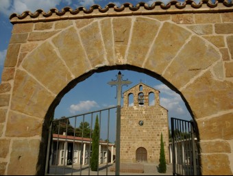 Una perspectiva de l'església de Tiurana, el municipi català que més diners haurà de retornar a l'Estat RITA LAMSDORFF