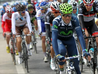 Alejandro Valverde, en primer pla, durant l'etapa d'aquest dimarts TONI ALBIR / EFE