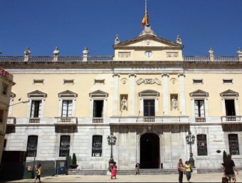 La façana de l'Ajuntament de Tarragona, que ahir va aprovar el seu pla d'ajust. ARXIU