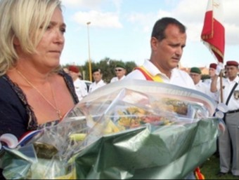 Marine Le Pen i Louis Alliot al Barcarès en un homenatge als pied-noirs AFP