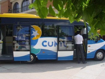 Els ajuntaments afectats podrien haver de prescindir de serveis com ara l'autobús urbà, que Cunit estudia eliminar ARXIU
