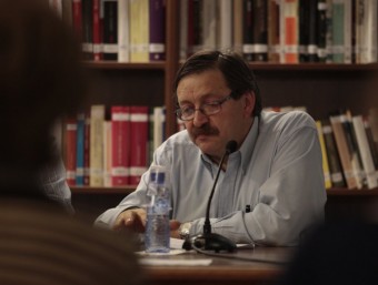 Josep Santesmases durant la presentació del llibre “Quarts i hores I”al Centre de Lectura de Reus JOSÉ CARLOS LEÓN
