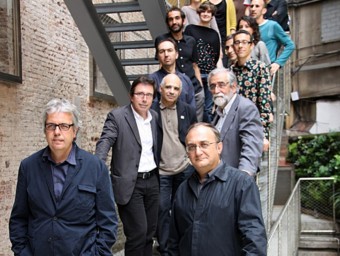 Jordi Badia i Fèlix Arranz, acompanyats pels responsables de ILC i els arquitectes triats.  MARTA PÉREZ/EFE