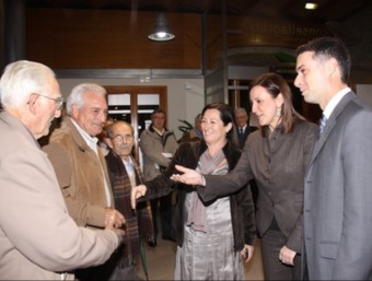 Goçalvo presente els components del Consell Agrari a les conselleres. ARXIU