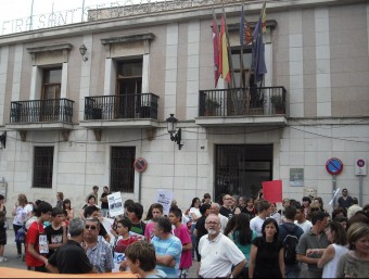 Inici de la concentració a la plaça del Poble. F. LÓPEZ