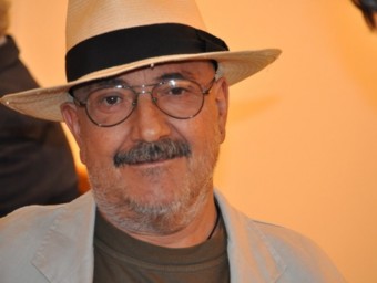 L'artista Robert Manera, en una de les seves últimes exposicions, a Terrassa, el maig del 2010 EL PUNT