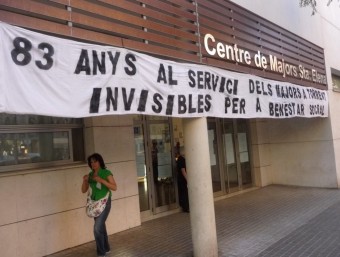 Façana principal i porta d'accés a l'Asil Santa Elena. ESCORCOLL