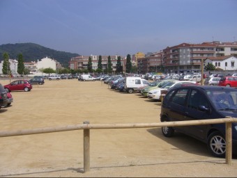 El solar on havia d'anar el teatre auditori de Malgrat de Mar és un aparcament a l'entrada del municipi. T.M