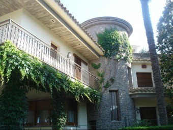 L'habitatge on viu l'empresari Josep Serra i la seva família, situat al carrer Bòbila sense número de Camós TURA SOLER