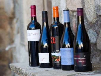 Alguns del centenar de referències de vins de la DO Conca de Barberà , la denominació ha obert enoteca pròpia per vendre els vins dels cellers al monestir de Poblet JOSÉ CARLOS LEÓN