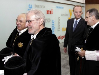 Diversos rectors amb el president Fabra en un acte acadèmic de la UJI. EL PUNT AVUI