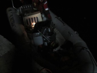 L'embarcació trobada a la deriva a Blanes, que va fer saltar les alarms la matinada d'ahir. ELPUNTAVUI