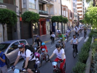 Celebració del Dia de la Bicicleta per l'antiga avinguda del País Valencià. ESCORCOLL