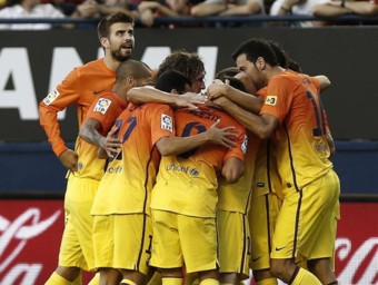 Els jugadors del Barça celebren el gol del triomf a Pamplona EFE