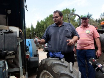 Demostració de l'ús de l'esprai per marcar el material agrícola i evitar que sigui robat i revenut JOSÉ CARLOS LEON