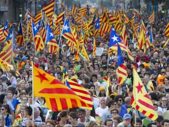 Una de les moltíssimes imatges que va deixar la manifestació sense precedents de dimarts a Barcelona ALBERT SALAMÉ