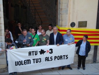 Reivindicació a favor de TV3 i AragóTV a les portes de l'Ajuntament. EL PUNT AVUI
