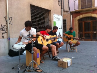 CyBee durant l'actuació a La Bisbal d'Empordà el 15 d'agost en l'inici de la gira per places de Catalunya. J. GONZALO