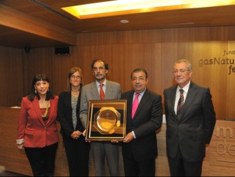 Pere Fàbregas, segon per la dreta, rebent el premi d'Acace per la tasca d'assessorament a l'exportació  ARXIU